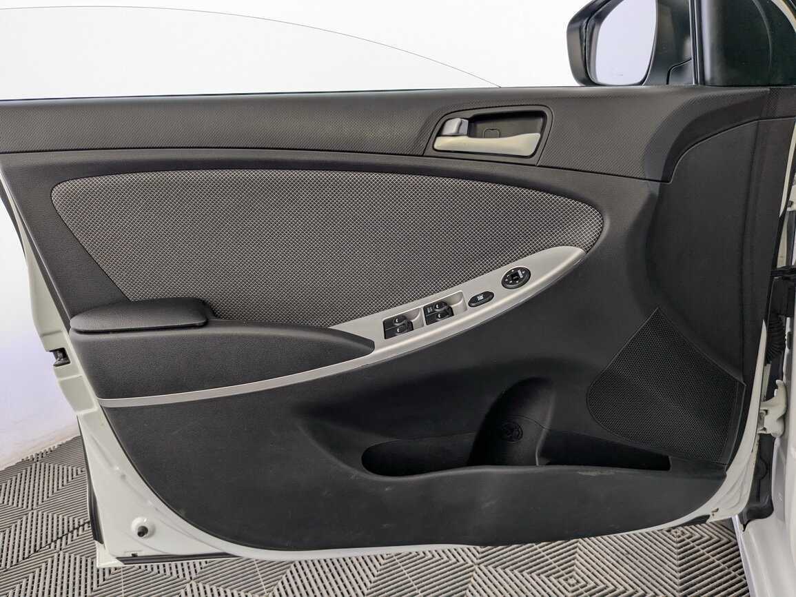 Купить Hyundai Solaris, 2013, 201 000 км, фото №16