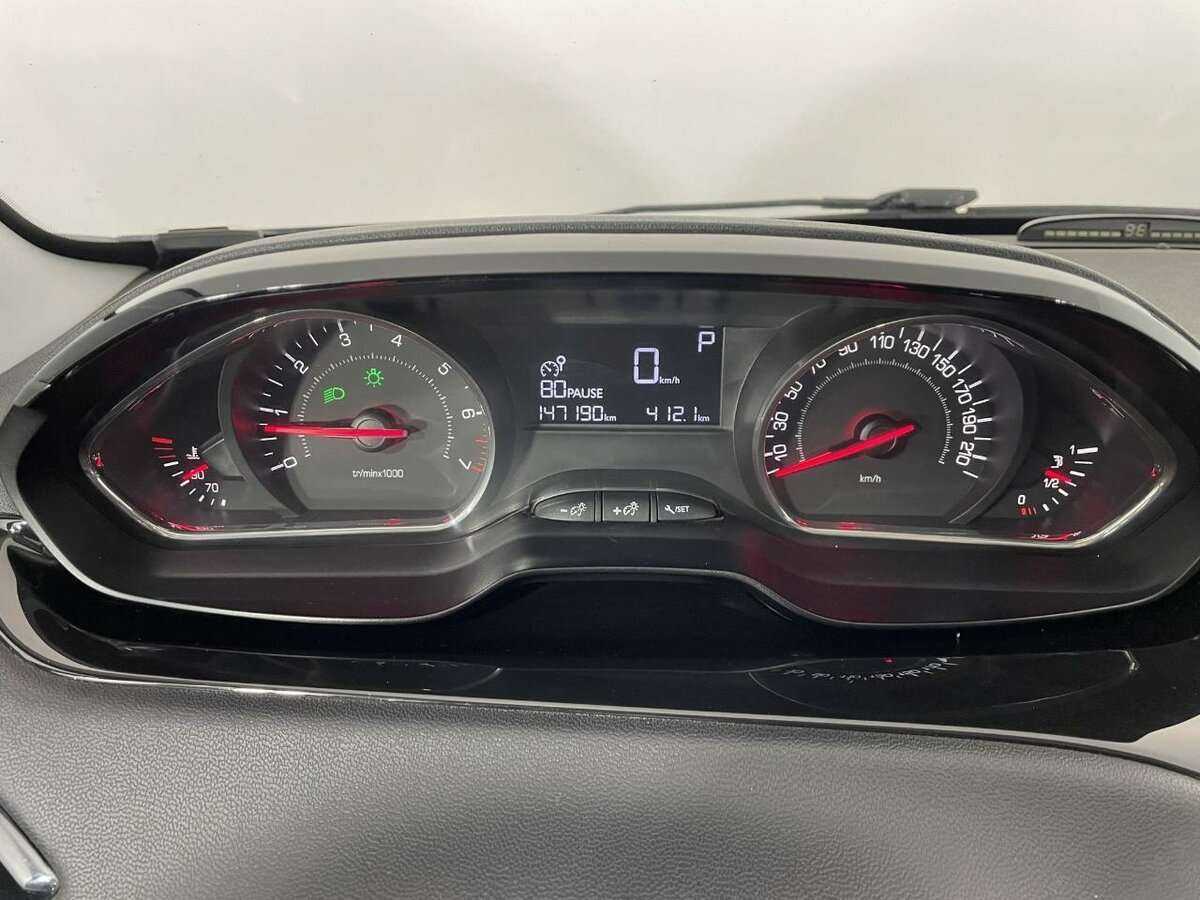 Купить Peugeot 208, 2014, 147 190 км, фото №11