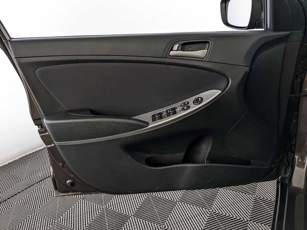 Купить Hyundai Solaris, 2016, 73 782 км, фото №14