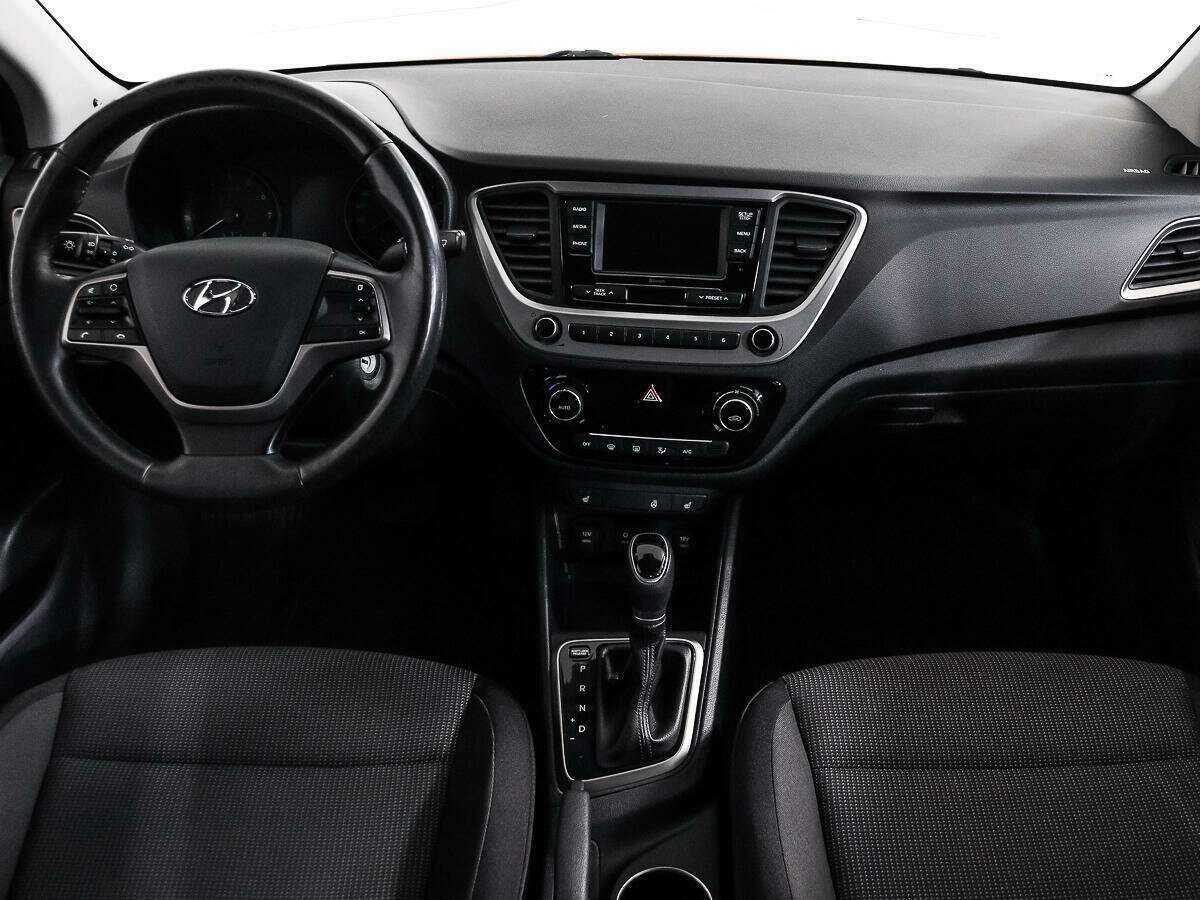 Купить Hyundai Solaris, 2017, 140 583 км, фото №10