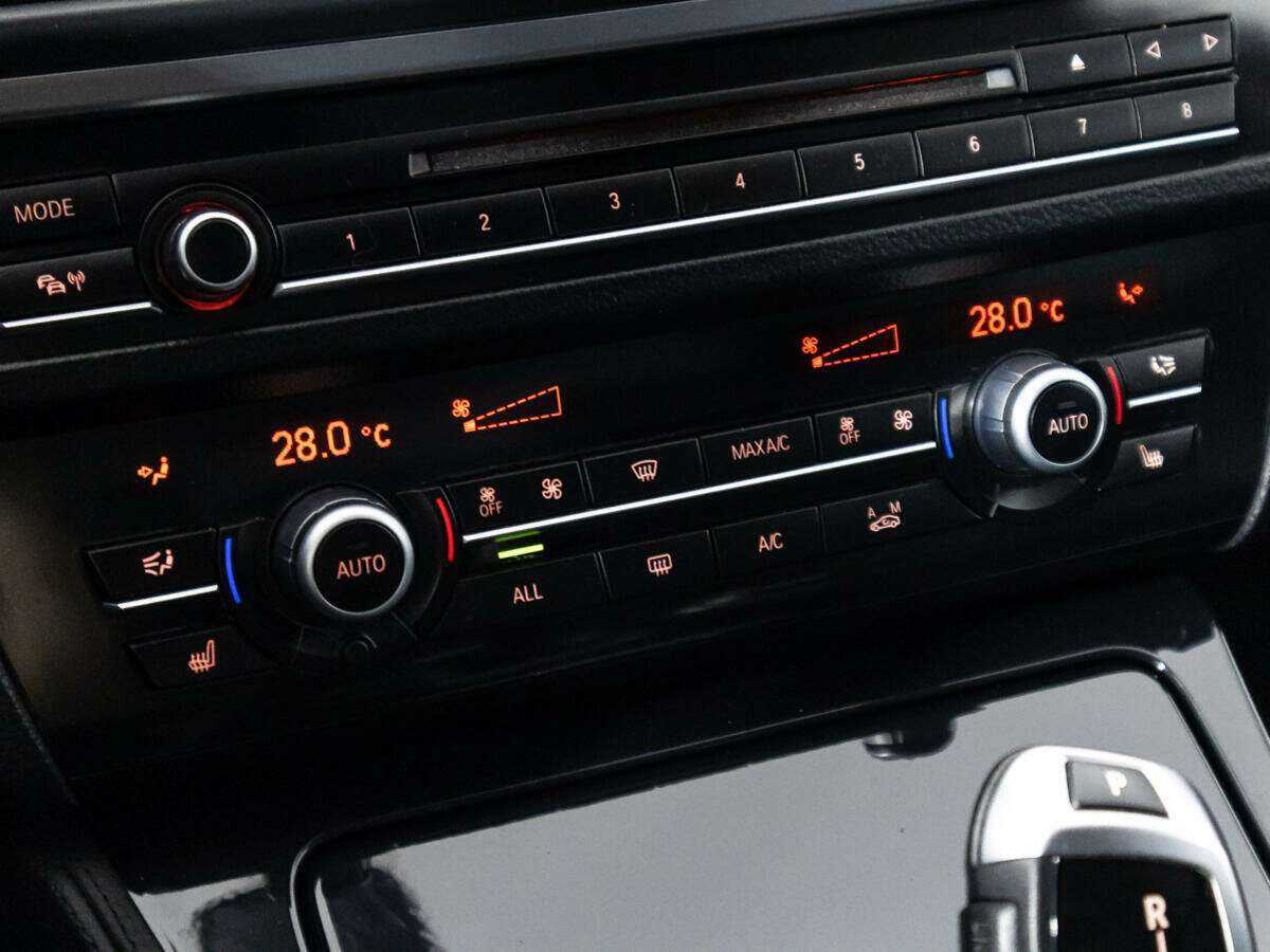 Купить BMW 5 серии 528i, 2012, 67 811 км, фото №17