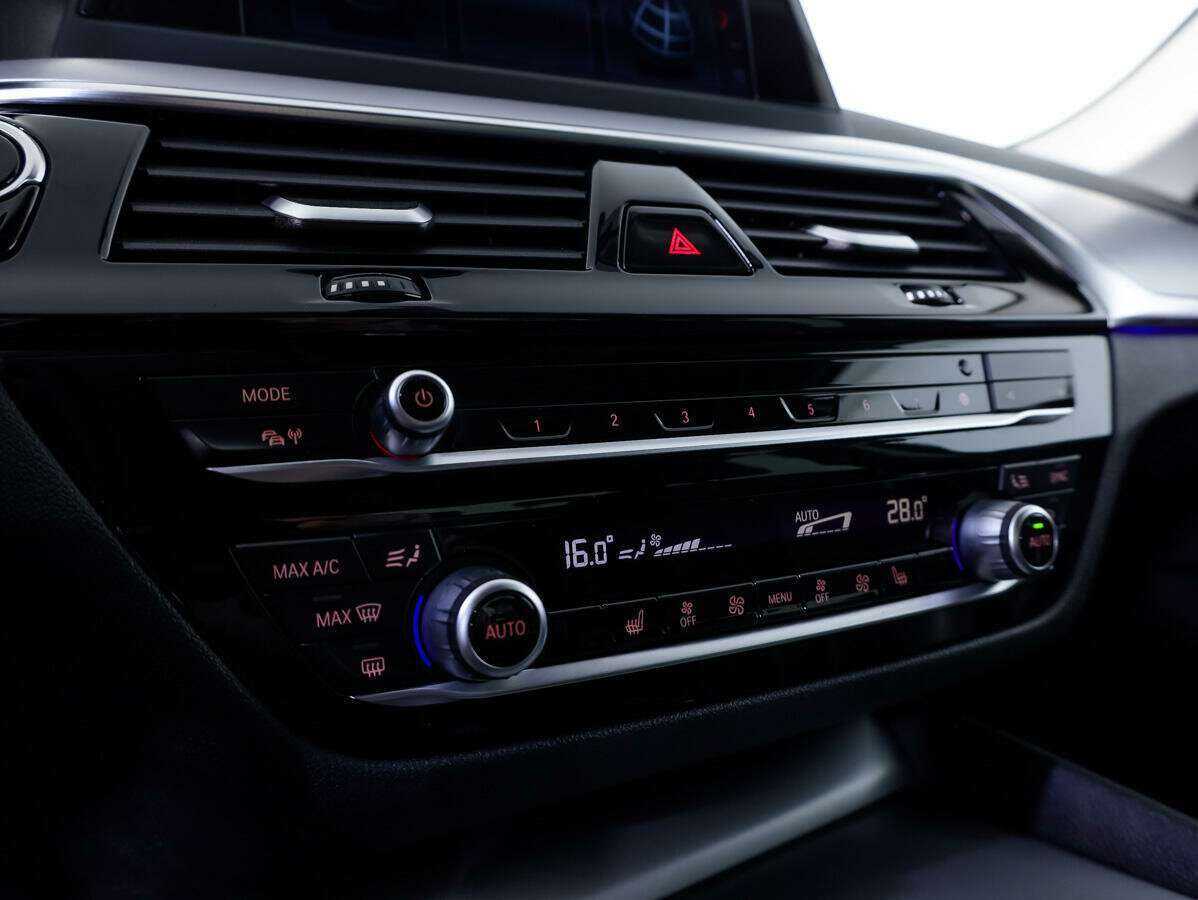 Купить BMW 5 серии 520d, 2018, 186 074 км, фото №16