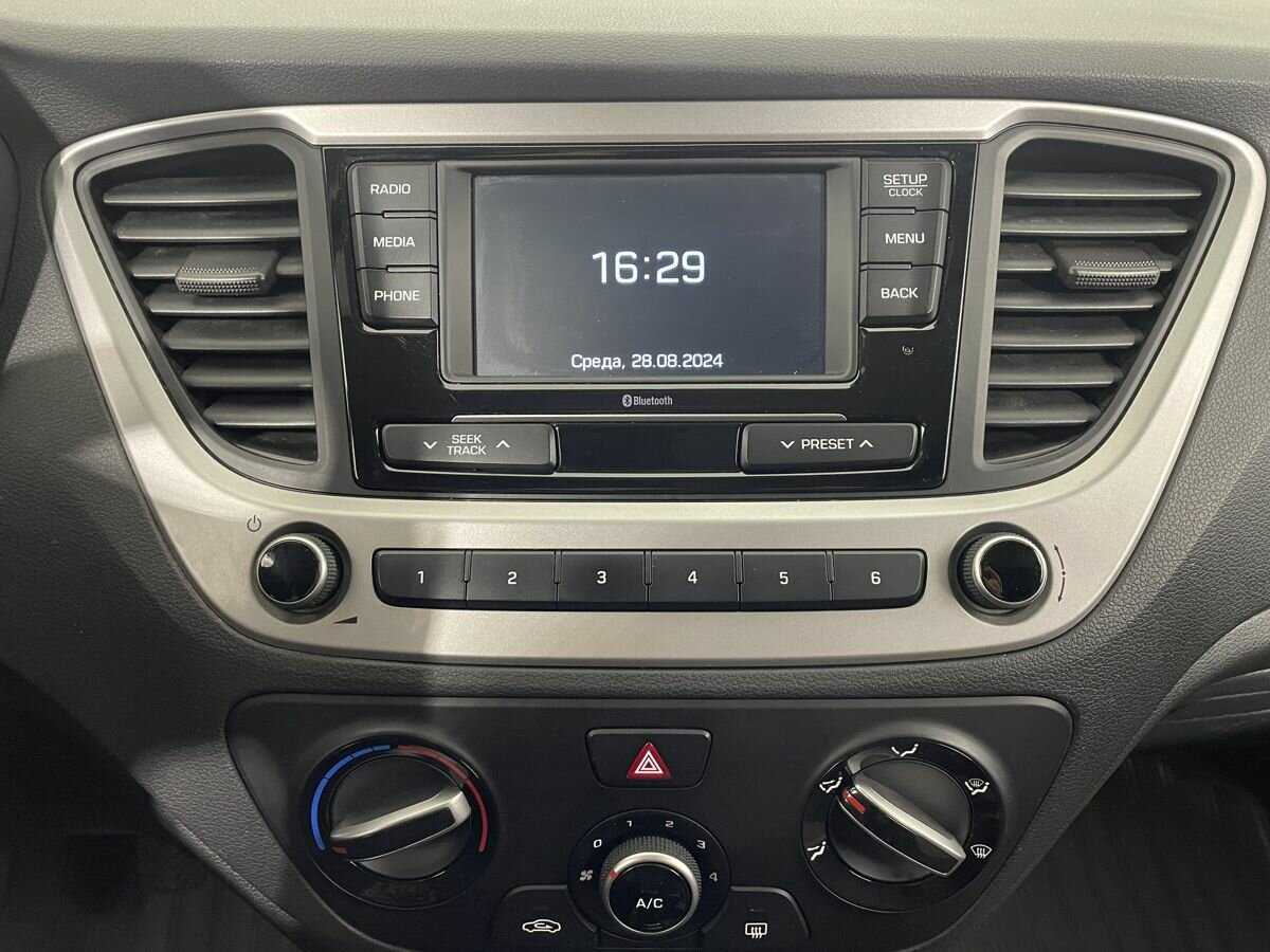 Купить Hyundai Solaris, 2017, 215 449 км, фото №12