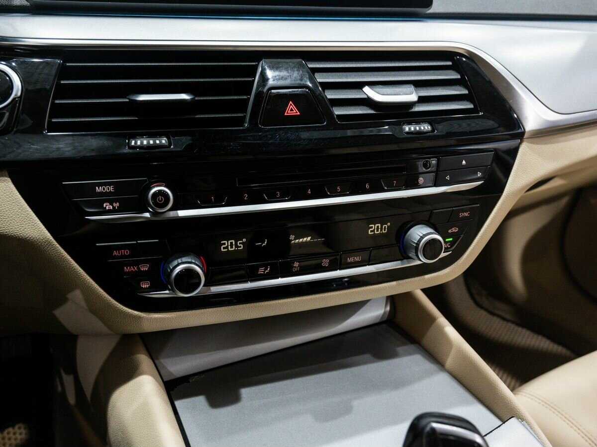 Купить BMW 5 серии 520d, 2017, 160 000 км, фото №17