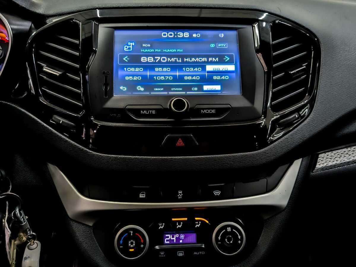 Купить Lada (ВАЗ) Vesta SW Cross, 2019, 70 048 км, фото №15