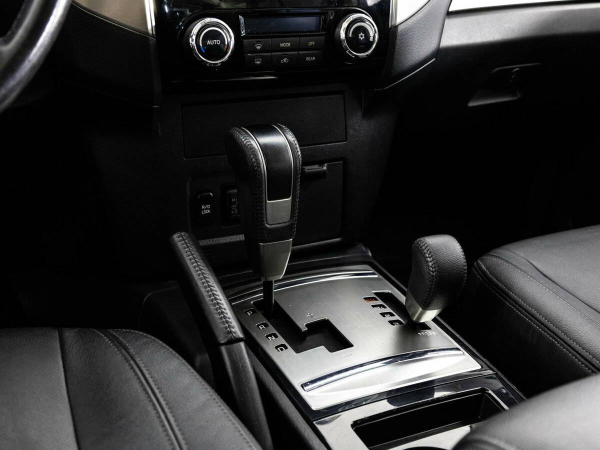 Купить Mitsubishi Pajero IV Рестайлинг 2, 2017, 110 534 км, фото №14