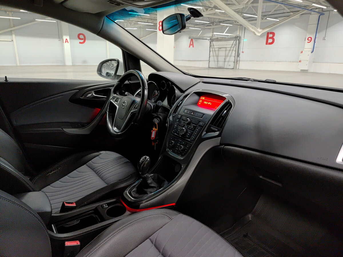 Купить Opel Astra J Рестайлинг, 2013, 180 852 км, фото №11